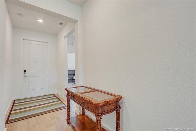 Photo - 1630 NE Skyhigh Ter