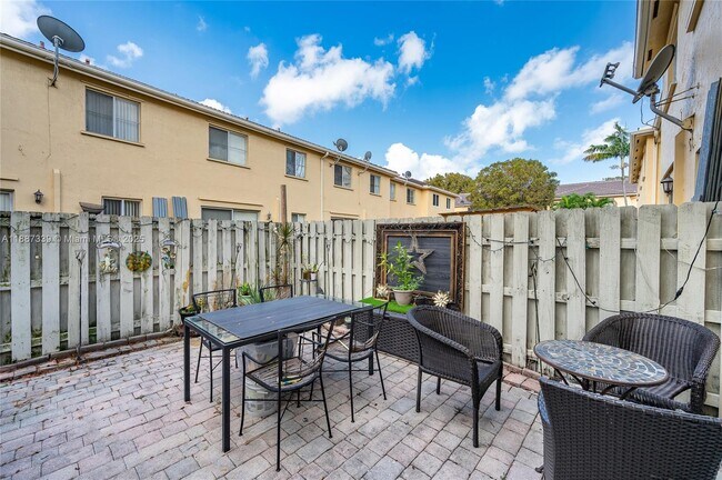 Photo - 6940 NW 177th St