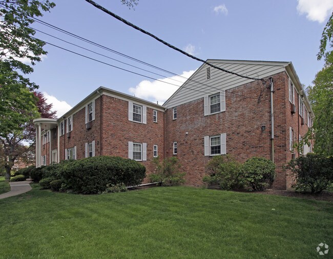 The Williamsburg Apartments - The Williamsburg Apartments