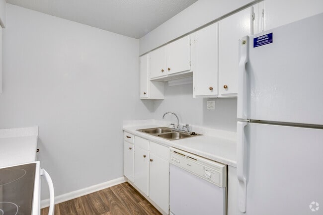 2HAB, 1BA - 800 ft² - Cocina - Lafayette Square Apartments