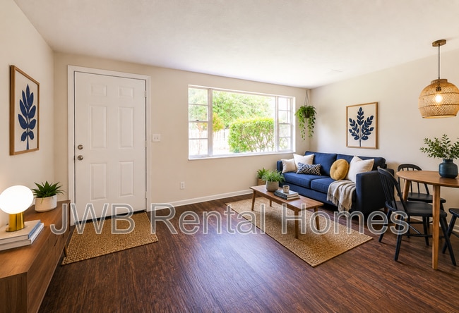 5742 Newberg Ln