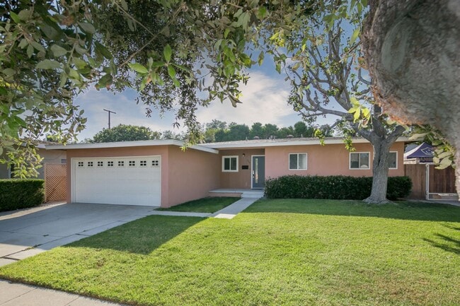 Building Photo - Beautifully Updated Single-Level Home with...