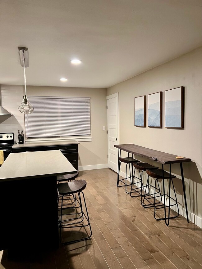 Photo - 689 N Starcrest Dr