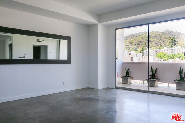 Photo - 7250 Franklin Ave Unidad 801
