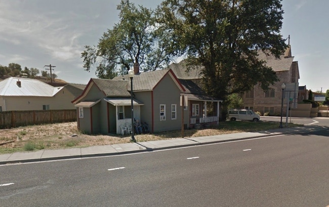 Building Photo - 906 SE Court Ave Unit 906 SE Court Ave - #100