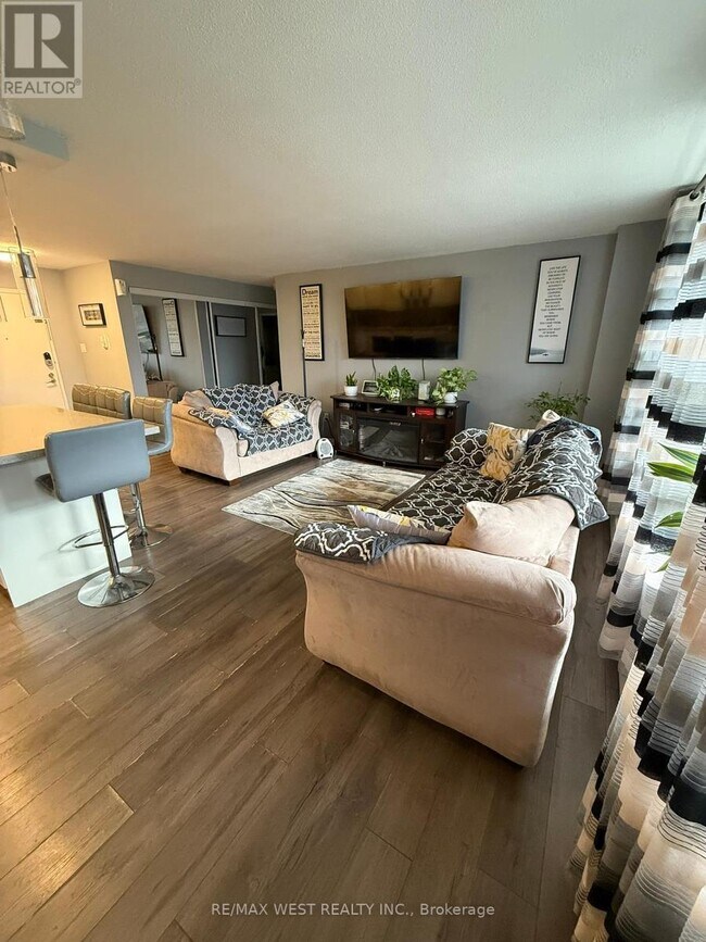 Photo - 3120 Kirwin Ave Unit 408