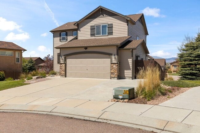 Photo - Evolve Real Estate: Meticulous and Luxurious 4 Bedroom + Office + Finished Basement on A Double C...