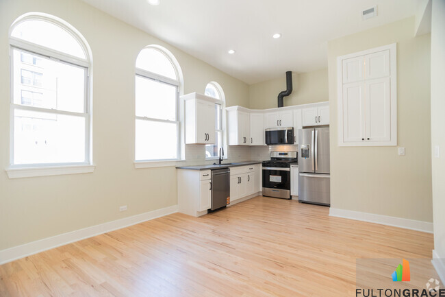 Building Photo - 4437 N Broadway St Rental