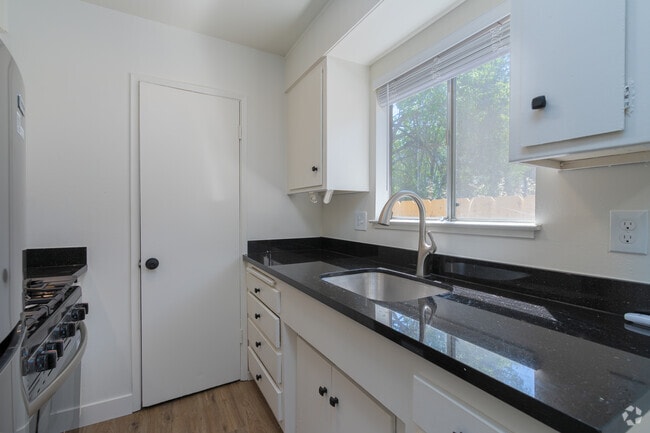 2BR, 1BA - 682SF - Kitchen - Shasta Pines