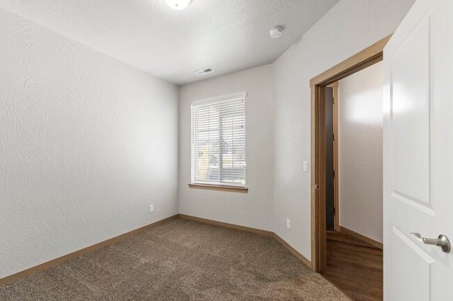 1366 Sq ft bedroom