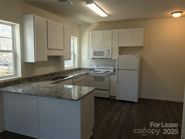 Building Photo - 17905 Delmas Dr Unit 206 Rental