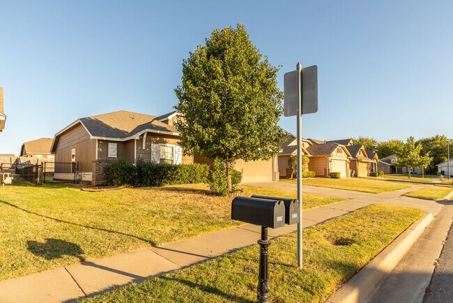 Photo - 3 Bed | 2 Bath in Owasso!