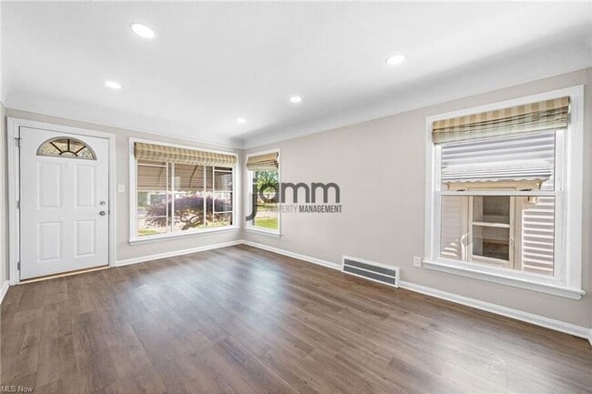 Photo - 1653 Woodhurst Ave