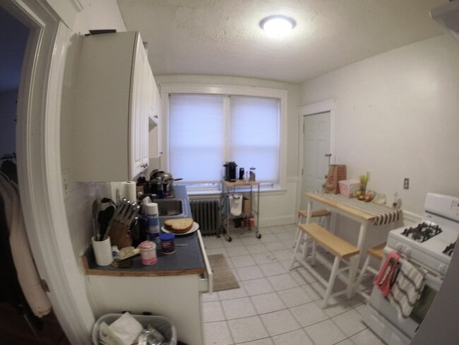 Building Photo - 241 Freeman St Unit 3