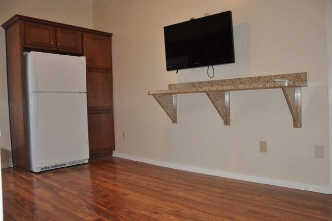 366 S Broadway Park Unit 3