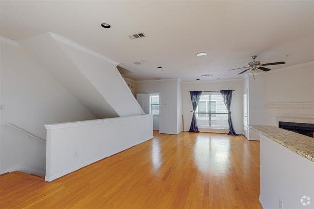 Building Photo - 2415 Stutz Dr Unit H Rental