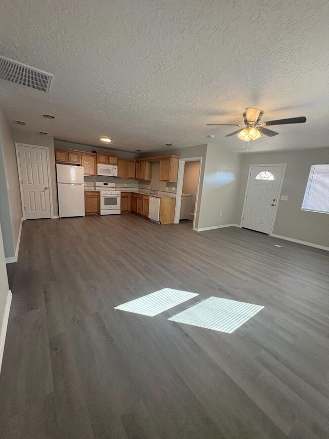 Photo - 1600 W 12th St
