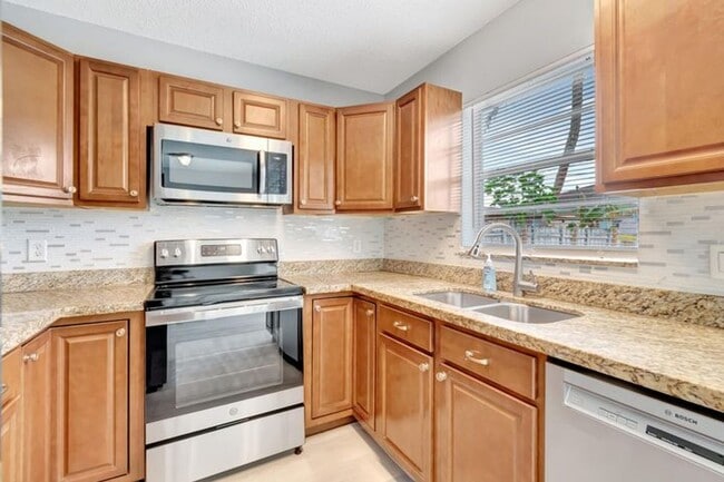 Photo - 1016 W Lakewood Rd