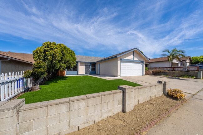 Photo - 3482 Alonquin Way