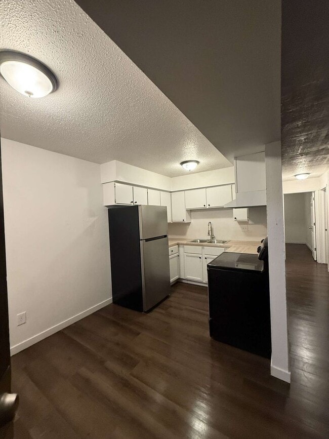 Building Photo - 1048 Langley Rd Unit 2