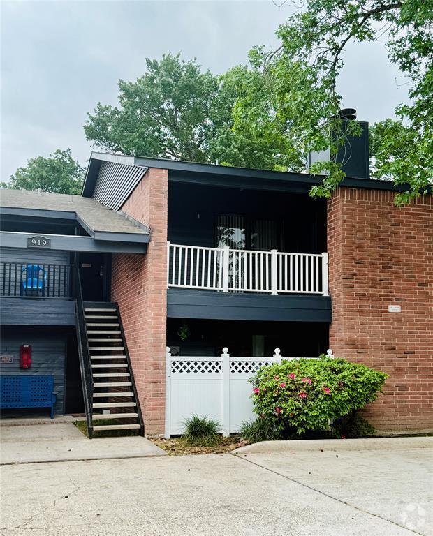 Building Photo - 919 Carrell St Unit D Rental