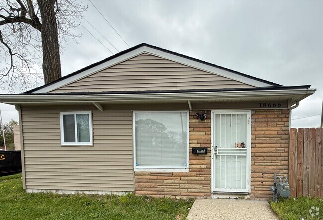 Building Photo - Renovated 3-Bedroom Home – Section 8 Accep...