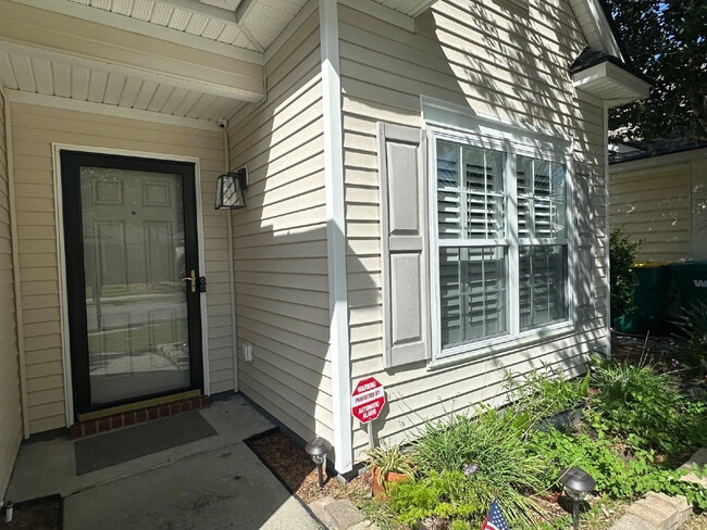 Photo - Charming Two Bedroom Home in Pinecrest!