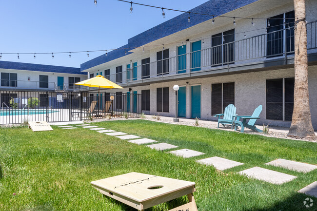 Cornhole Lawn - The Landry on 56th Apartments