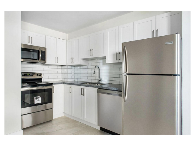 Photo - 2292 Weston Road