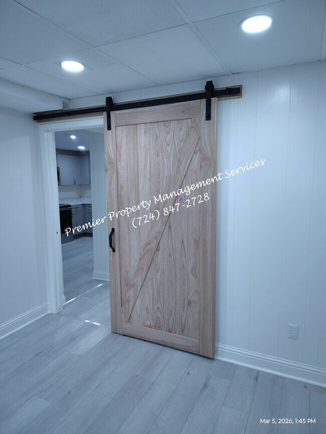 Photo - 906 Clyde St