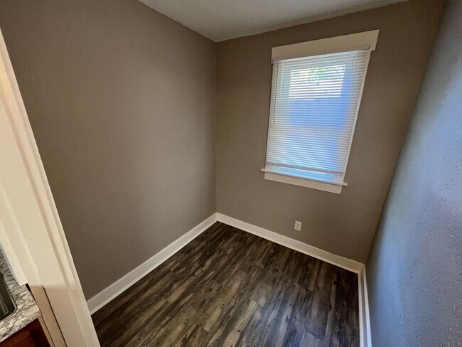 Photo - Richmond 1025-1027 Unit Richmond 1027