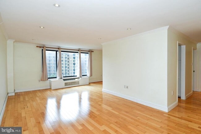 Building Photo - 2501 Calvert St NW Unit 605 Rental