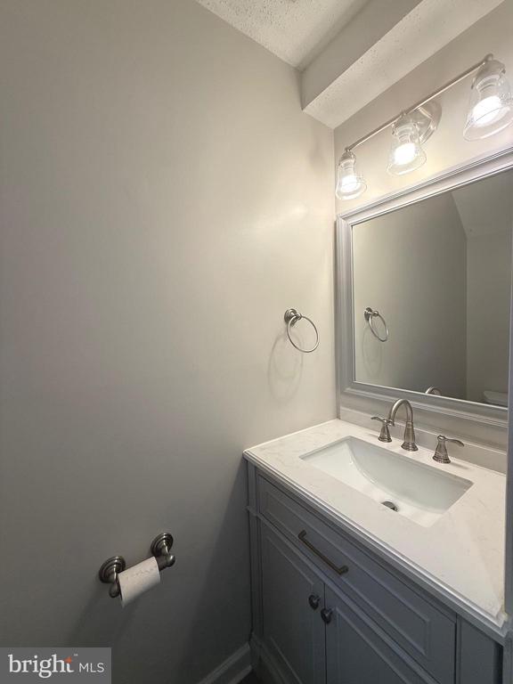 Photo - 110 Lakeview Ct