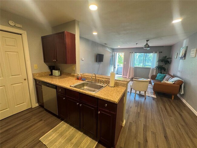 Photo - 10265 Gandy Blvd N Unidad 1001