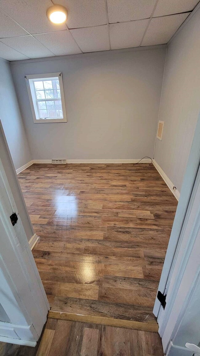 master bedroom - 414 Erie Ave Unit Apt 1