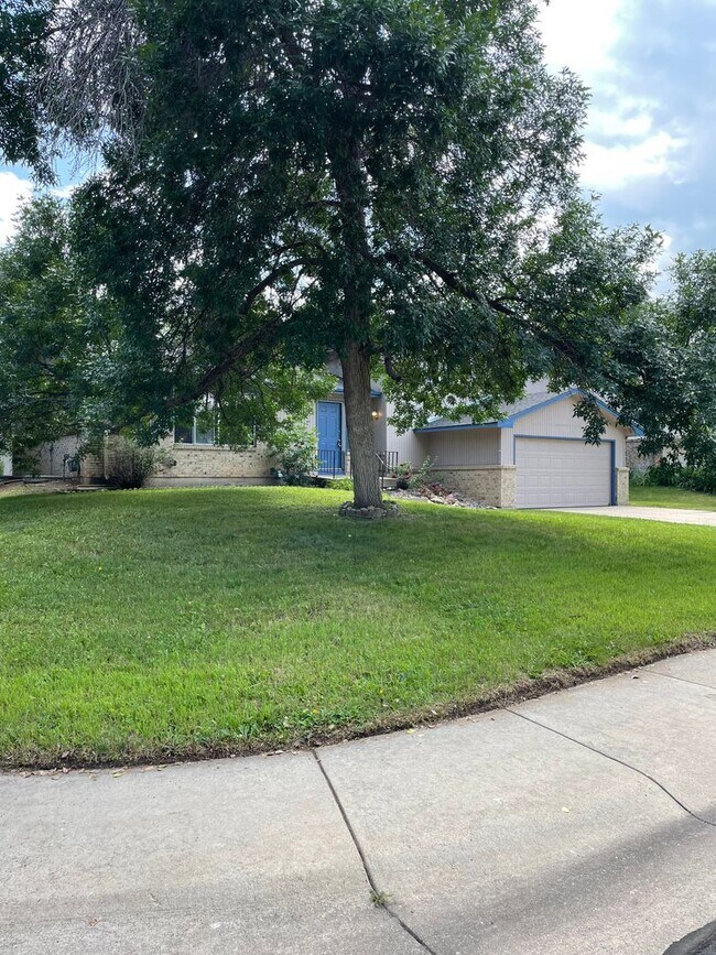 Photo - STUDENTS WELCOME! 5 Bedroom 3 Bathroom Single Family Home West Fort Collins