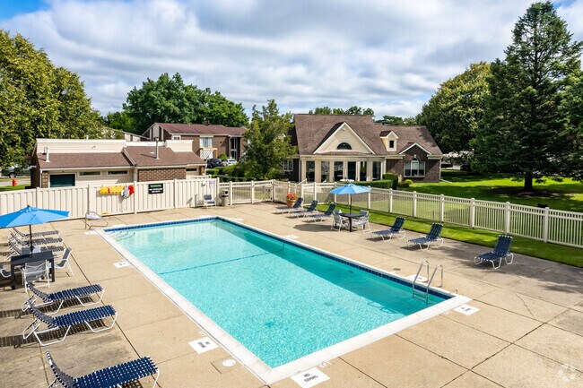 Pool & Leasing Office
