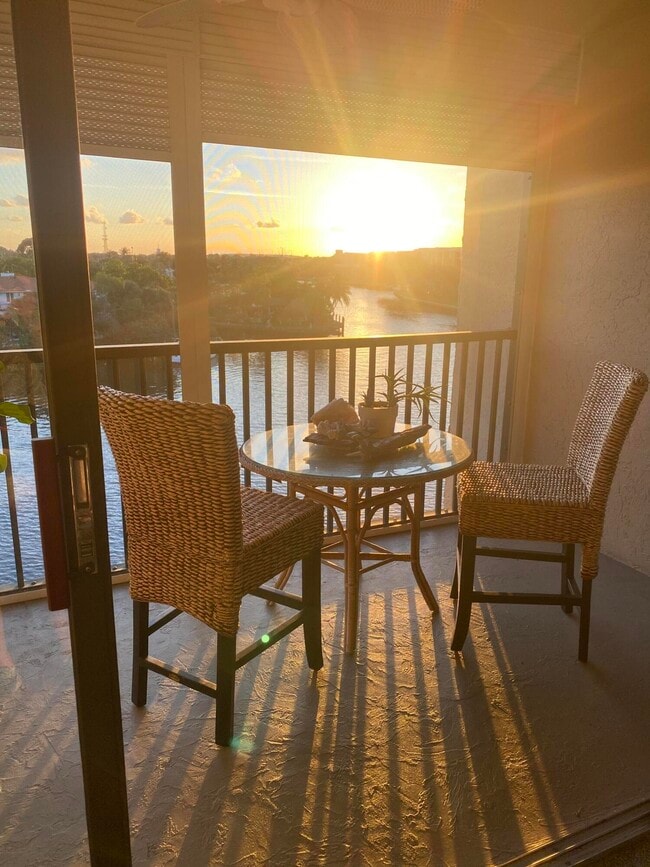 Building Photo - 22 Royal Palm Way Unit 504