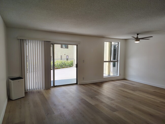 Building Photo - Fox Hills Apartments