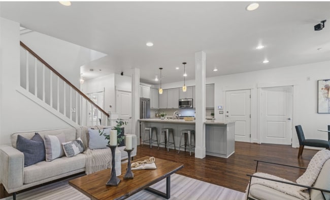 Photo - 1340 Bellevue Way SE