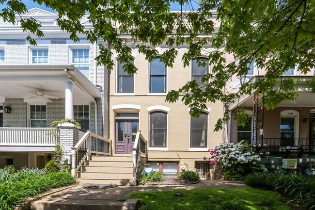 Photo - 1318 A St SE Unit B