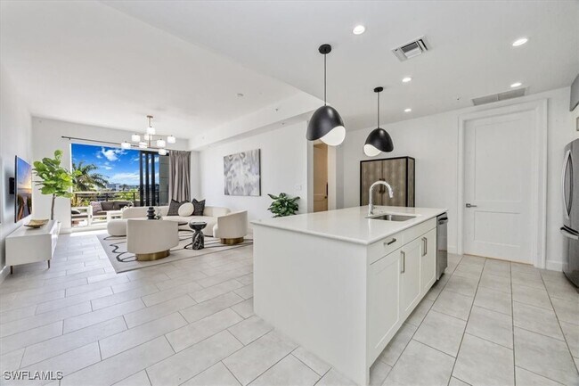 Building Photo - 1111 Central Ave Unit 401