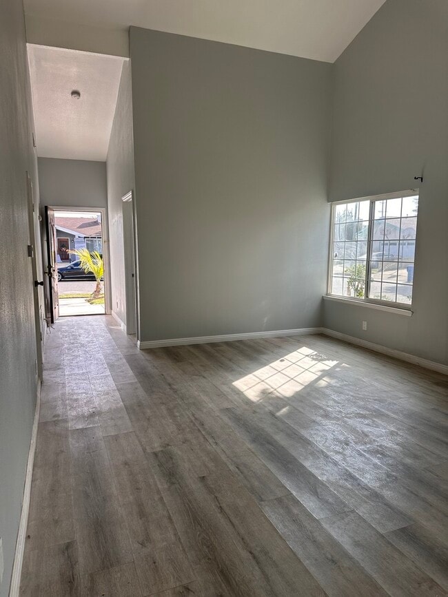 Photo - 19729 Normandale Ave