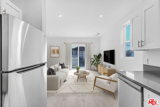 Building Photo - 1227 N Berendo St Unit 301 Rental