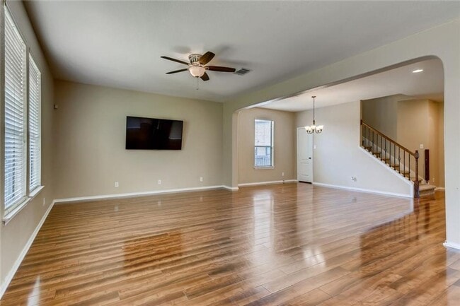 Photo - Large 4 Bedroom 3.5 Bath Now Avaliable