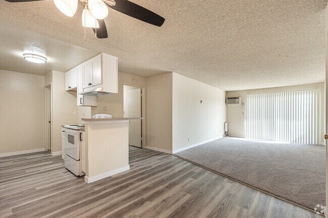2BR, 1BA - 780SF - Living Room