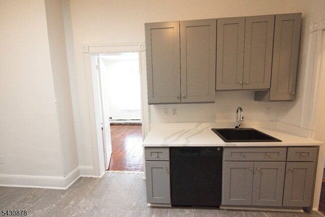 Photo - 312 Main St