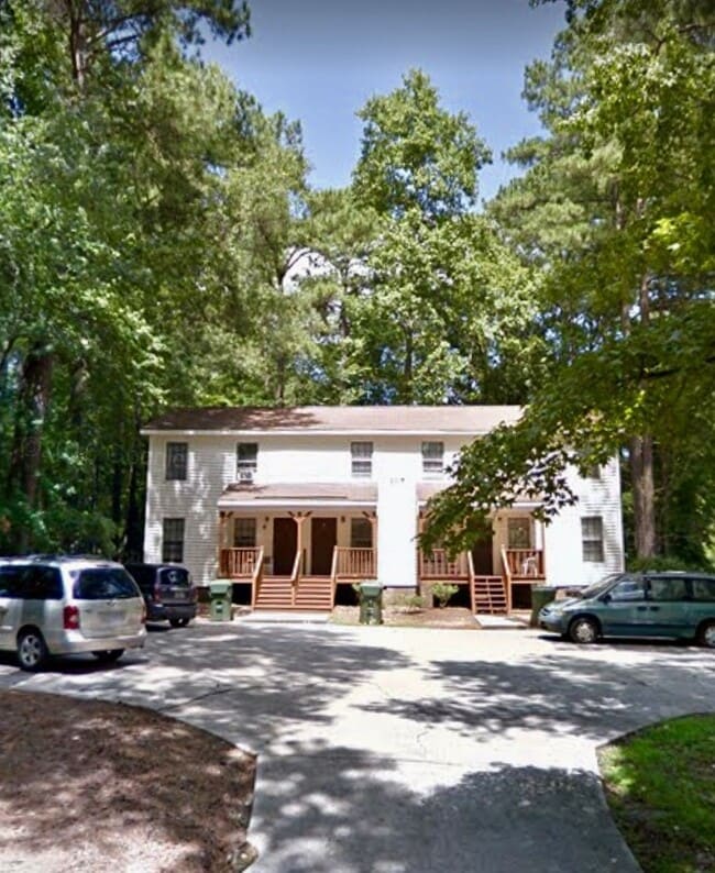 Building Photo - 105 E Circle Dr Unit 105-C