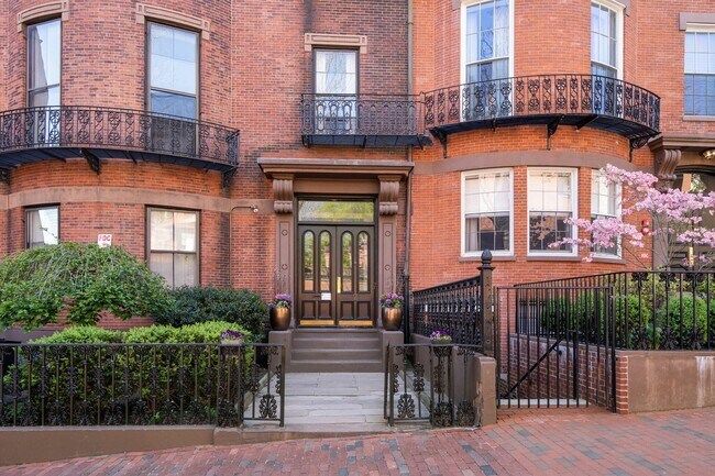 2 Joy St Unit 2