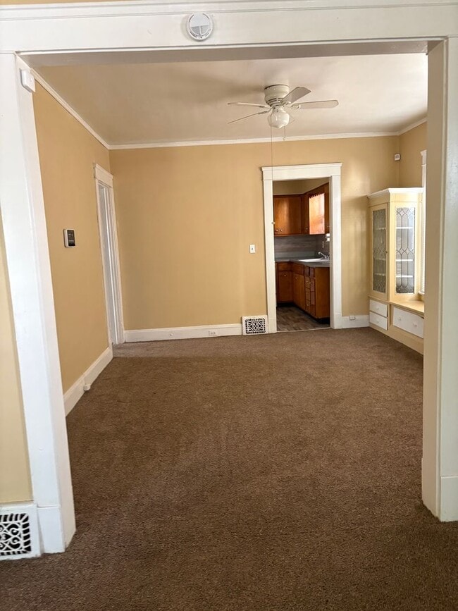 9118 Yale Ave Unidad 9118 Yale Ave 1st Floor
